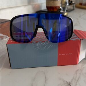 Polarized outdoor sports sunglasses . Black/dark blue UV protection